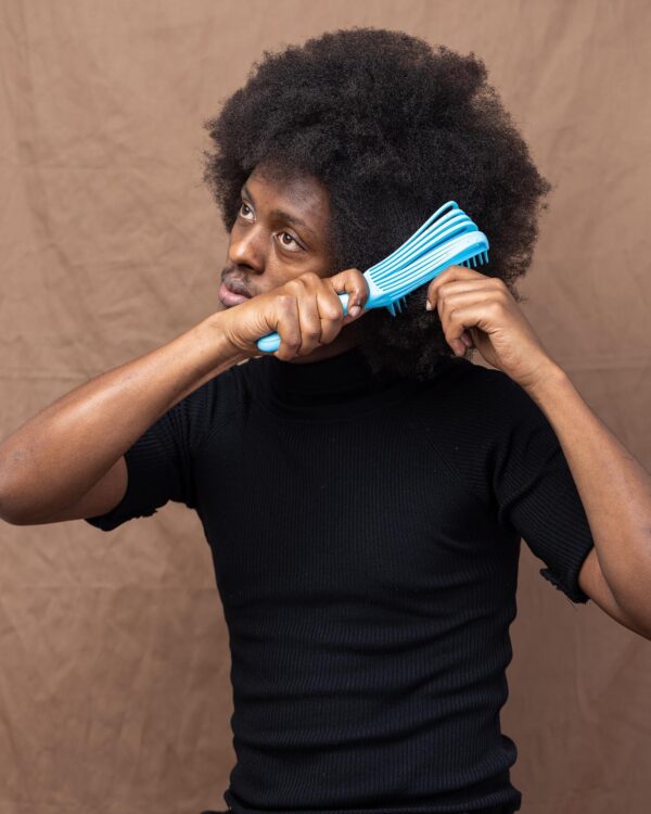 305234061_648776456511047_2946748250281962899_n The EZ brush